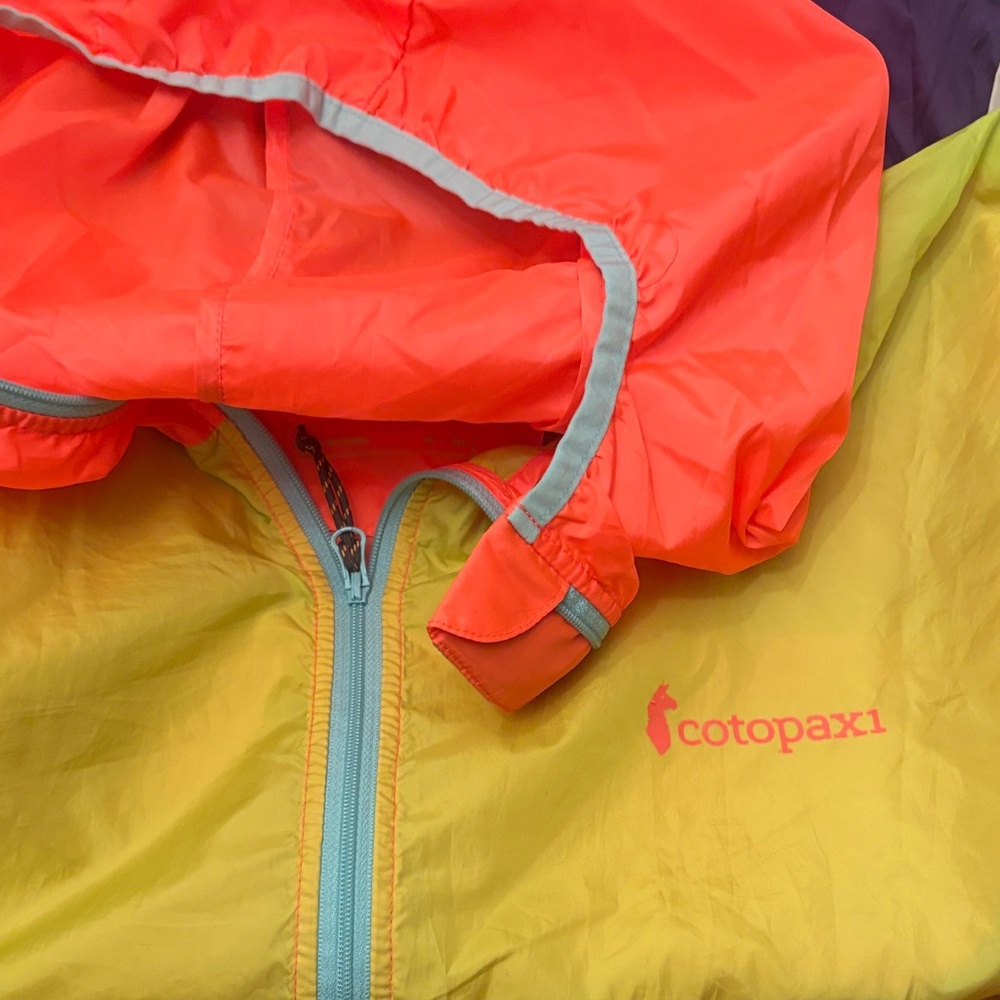 cotopaxi teca windbreaker